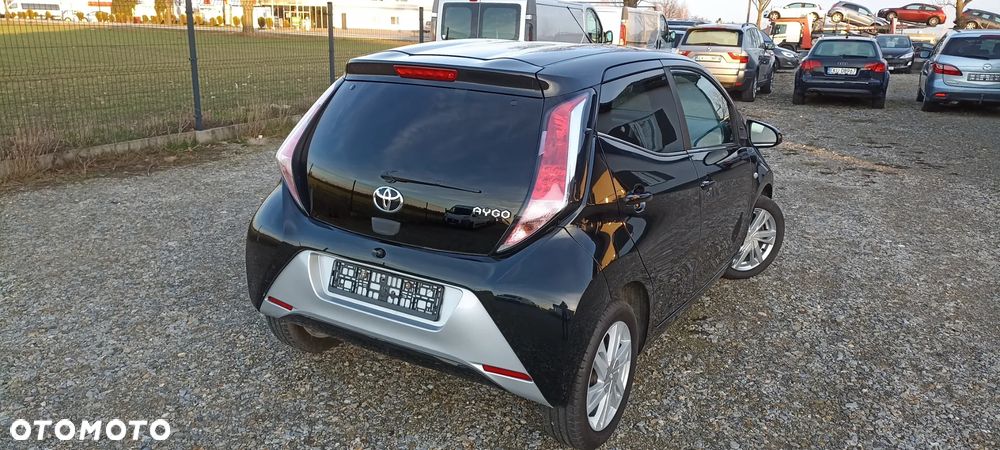 Toyota Aygo x-play touch - 16