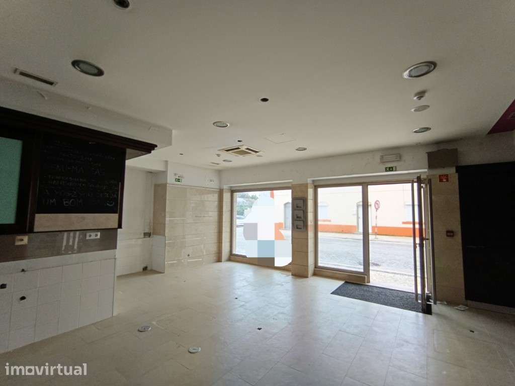 Loja comercial de 160 m² no centro do Barreiro - Grande imagem: 2/16