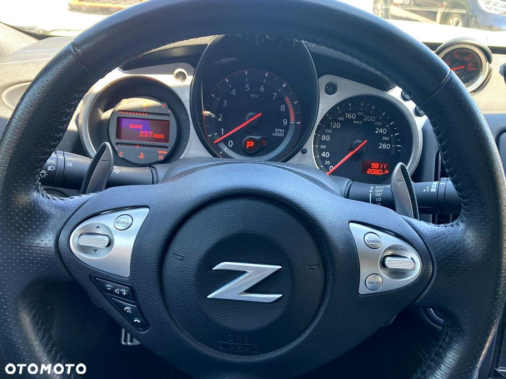 Nissan 370 Z - 22