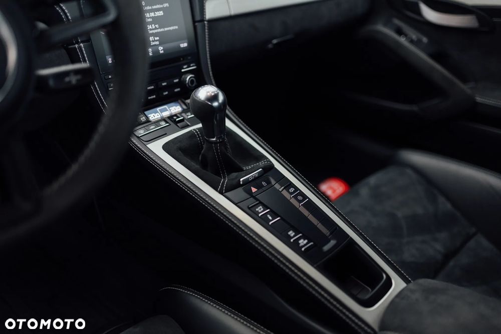 Porsche 718 Cayman - 23