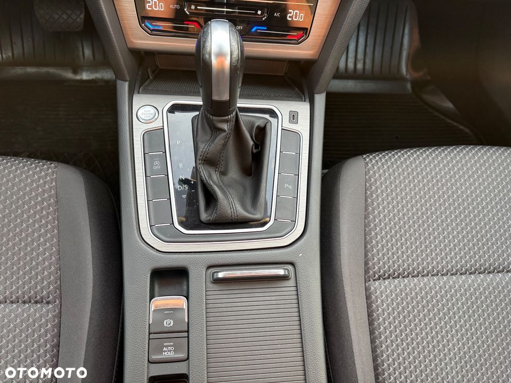 Volkswagen Passat - 16