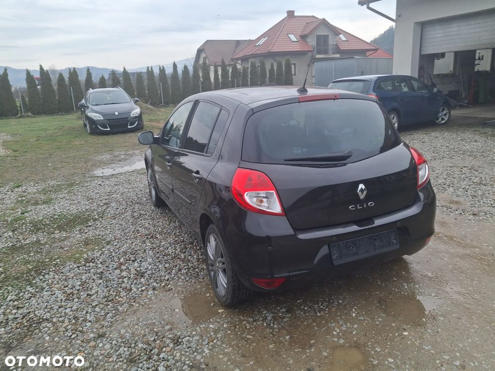 Renault Clio 1.2 16V 75 TomTom Edition - 6
