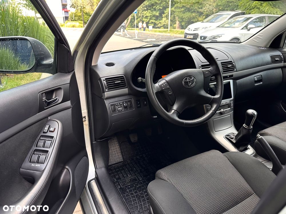 Toyota Avensis 2.0 VVT-i Team - 11