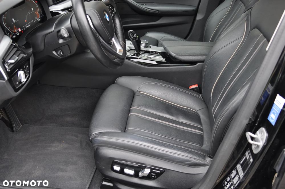BMW Seria 5 520d xDrive Luxury Line sport - 12