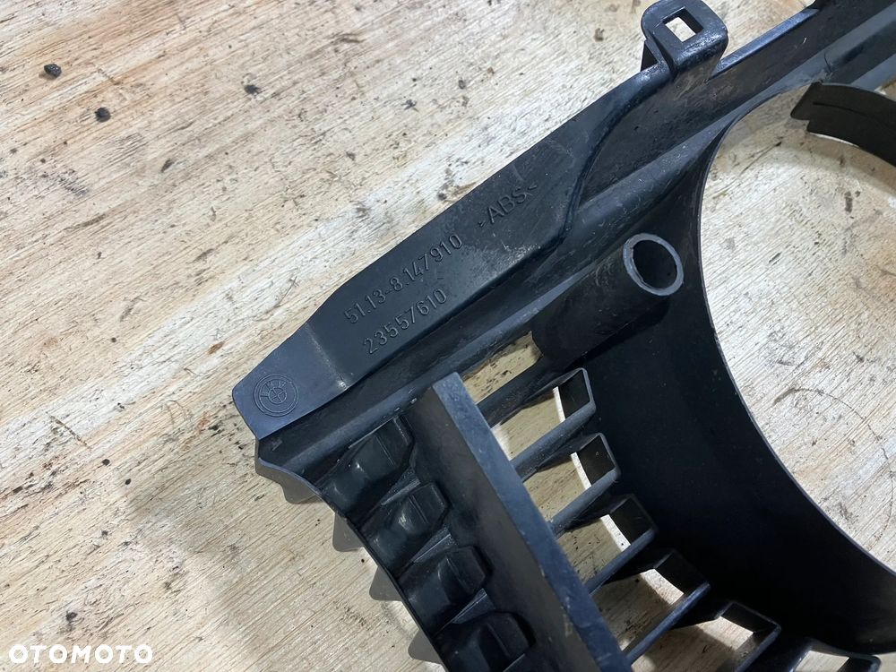 OKULAR BMW E32 E34 PRAWY LEWY KRATKA OSŁONA 131741-00LI 8147910 843174L - 4
