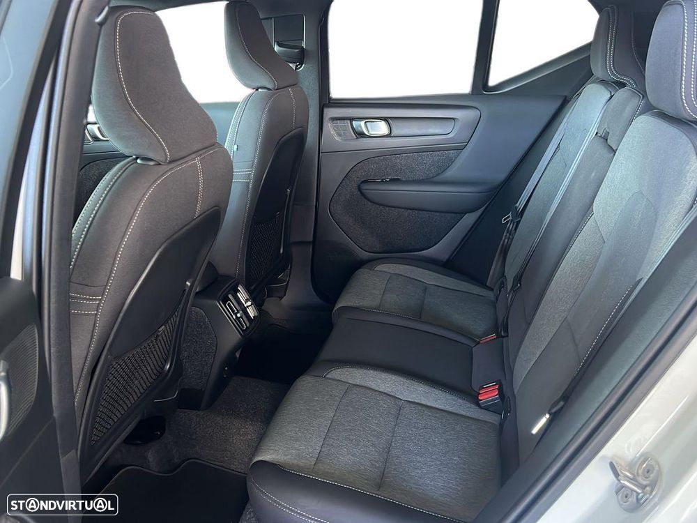 Volvo XC 40 2.0 B3 Plus Dark - 7