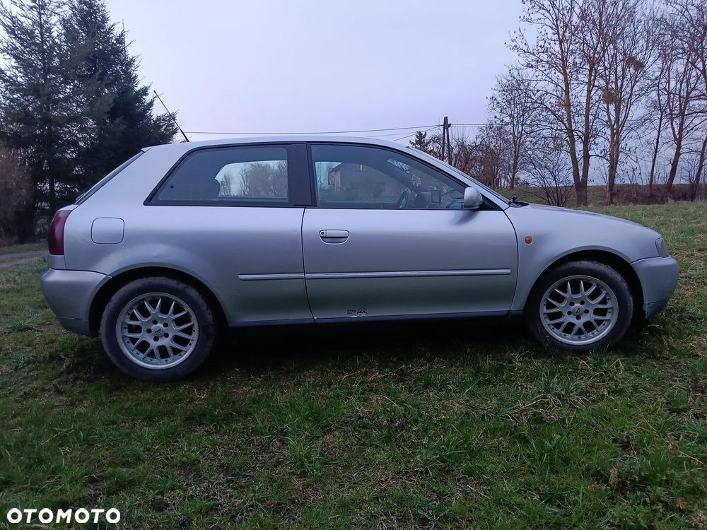 Audi A3 3-drzwiowe 1.6 Attraction - 8