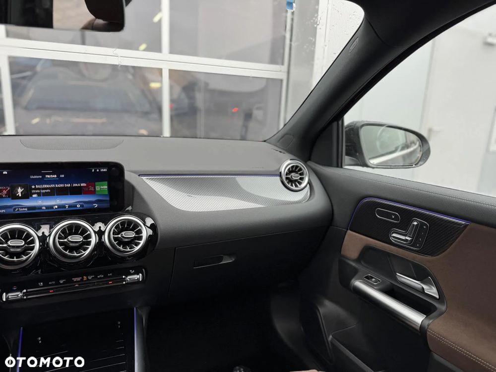 Mercedes-Benz GLA 200 AMG Line - 16