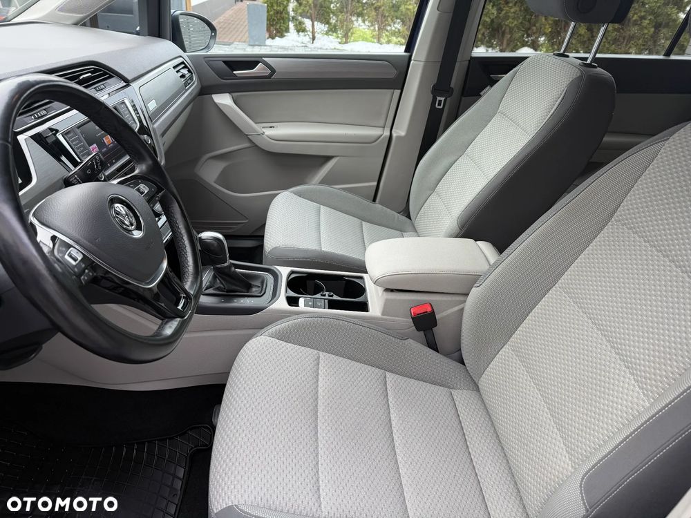 Volkswagen Touran - 15