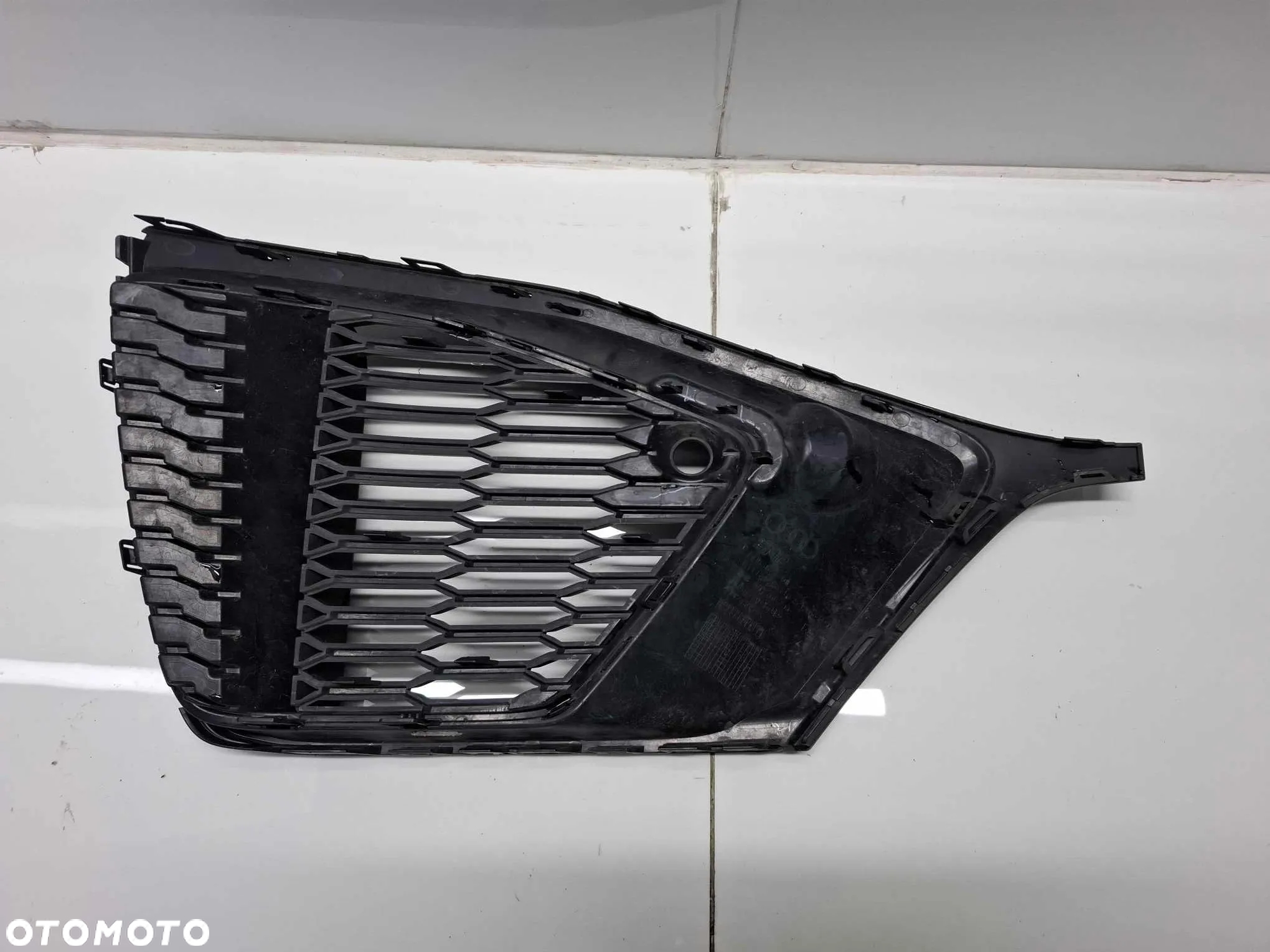 KRATKA ZDERZAKA PRZÓD PRZEDNIA AUDI Q8 S LINE 4M 4M8807682A - 4