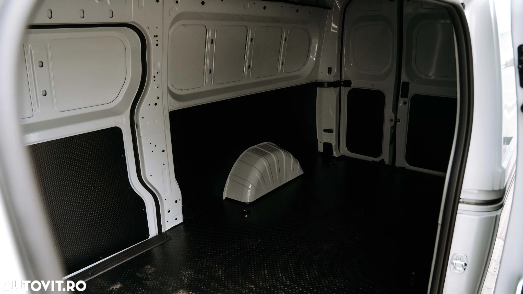 Maxus eDELIVER 5 - 13