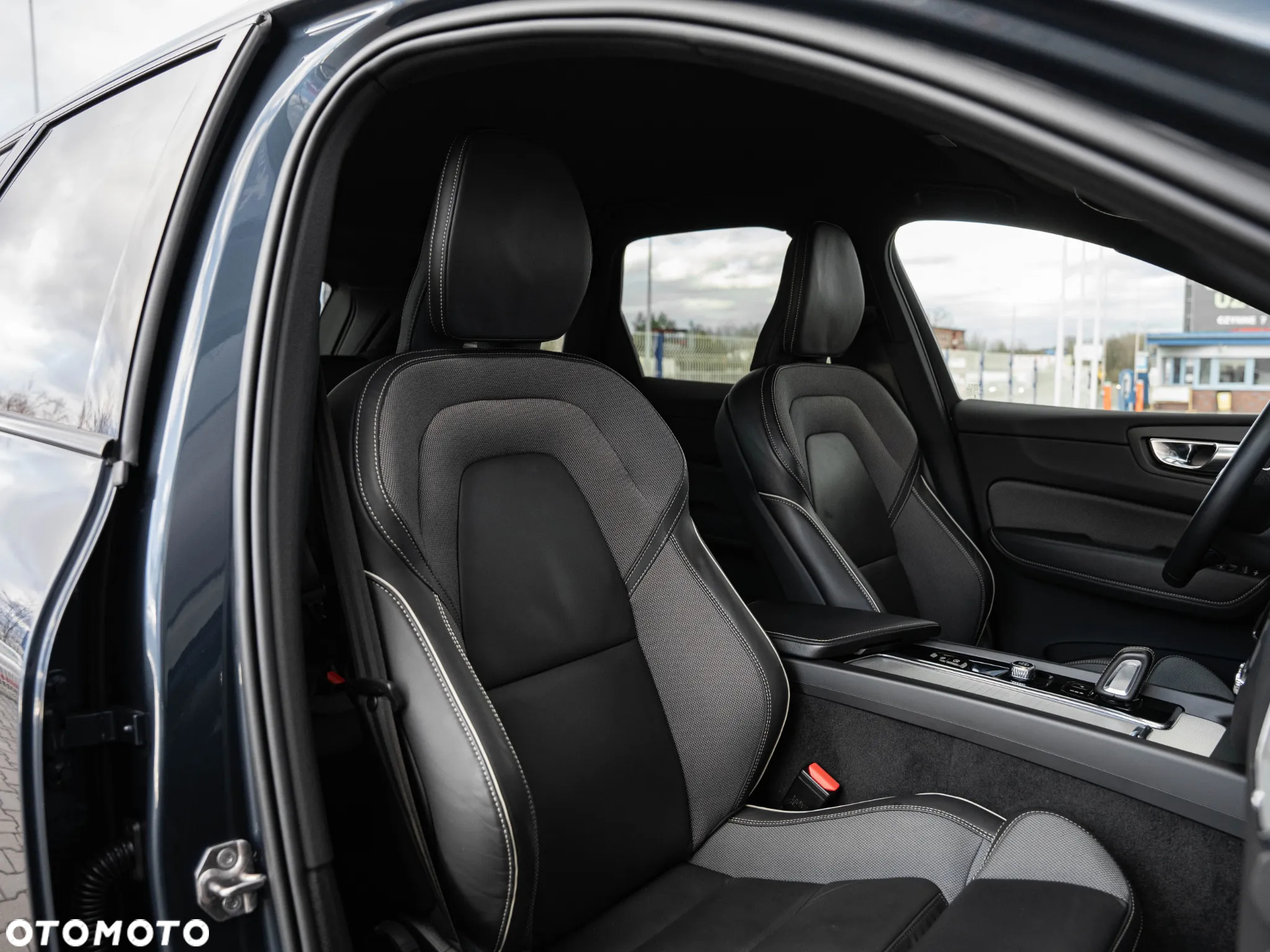 Volvo XC 60 B4 D AWD Ultimate Dark - 27