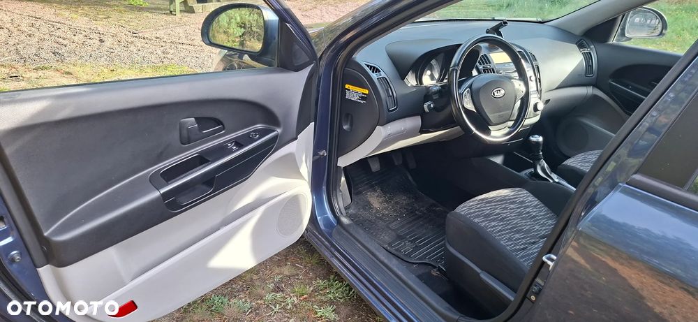 Kia Ceed 1.6 L - 10