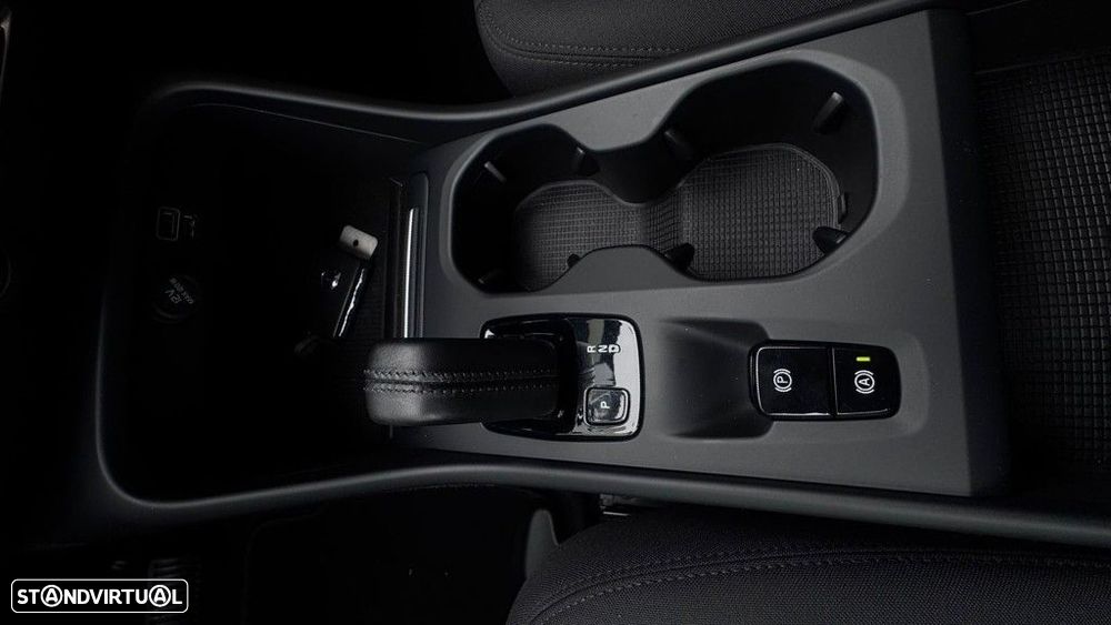 Volvo XC 40 1.5 T5 PHEV Momentum Plus - 17