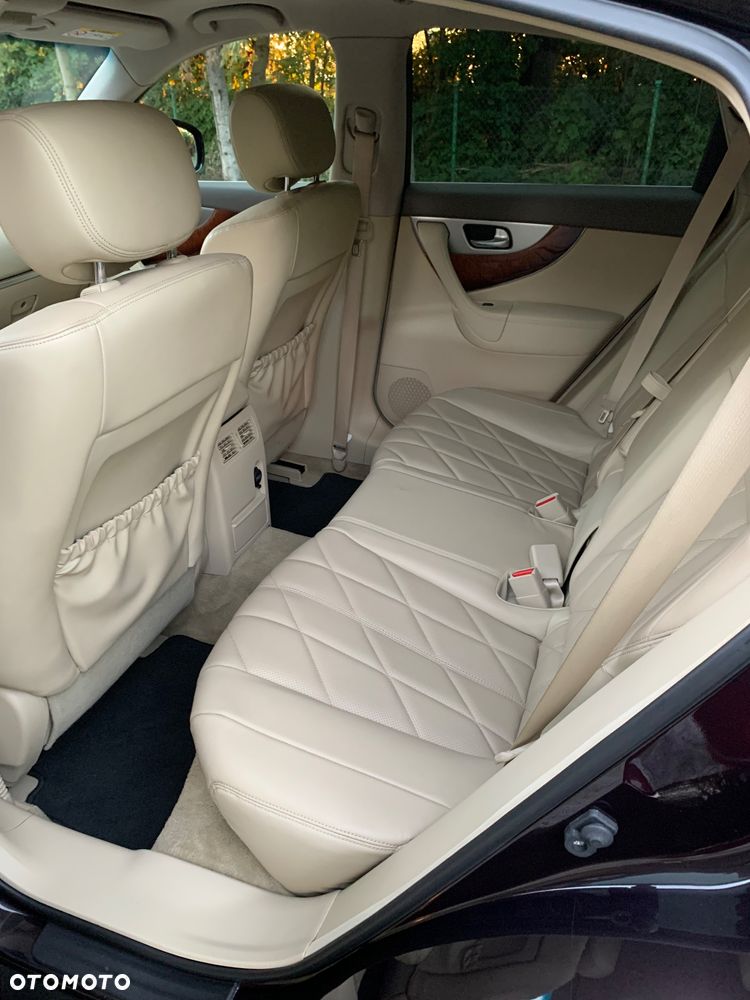 Infiniti QX70 - 23