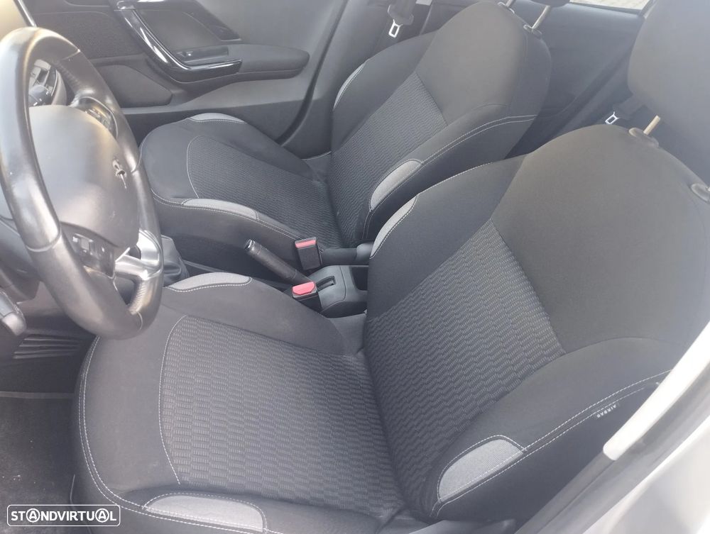 Peugeot 208 1.2 PureTech Access - 5