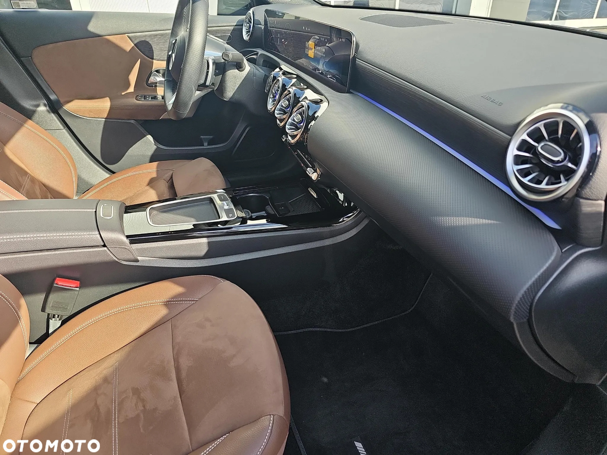 Mercedes-Benz Klasa A 220 4Matic 8G-DCT Lim AMG Line Advanced Plus - 18