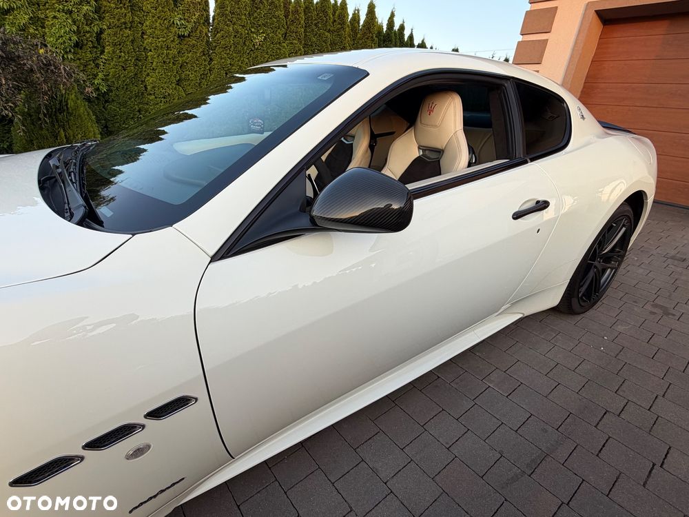 Maserati GranTurismo S Automat - 14