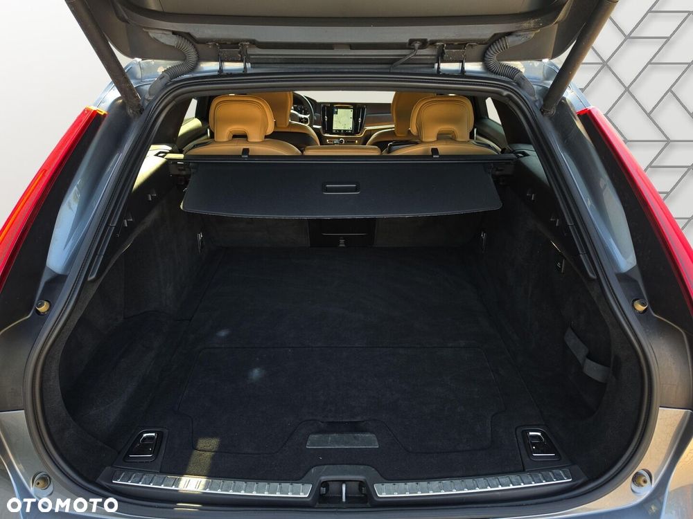 Volvo V90 Cross Country - 27