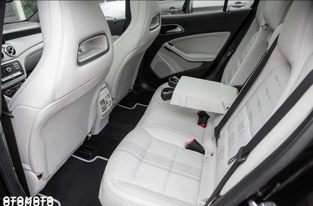 Mercedes-Benz GLA 200 7G-DCT AMG Line - 29