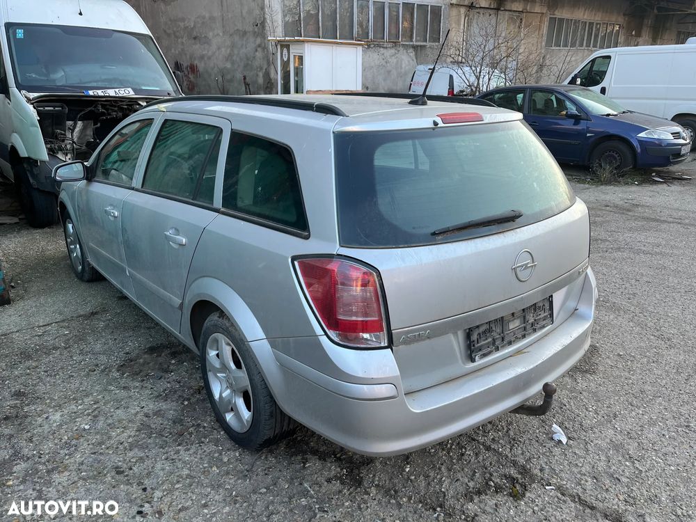 Dezmembrez Opel Astra H break gri argintiu Z157 1,9 CDTI - 7