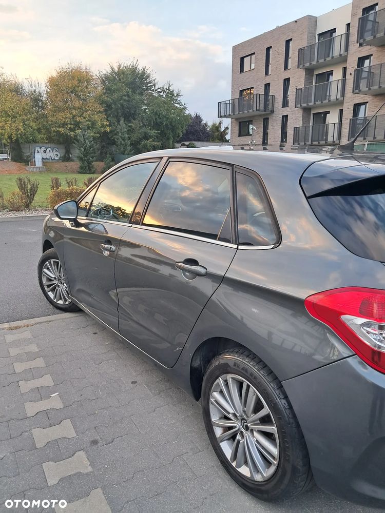 Citroen C4 2010 photo 4