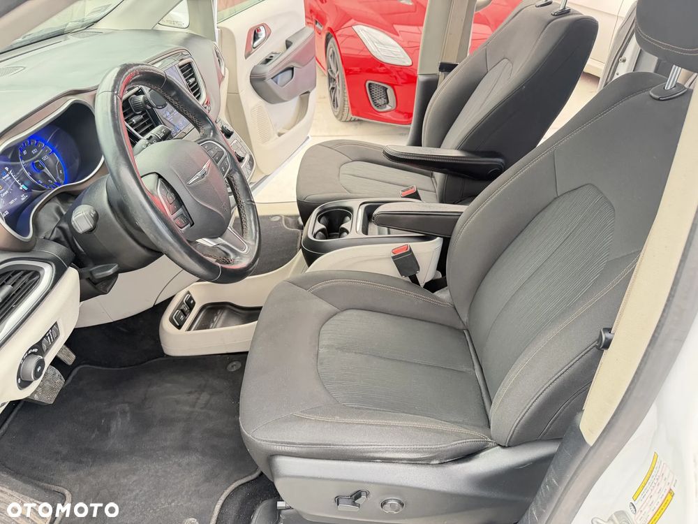 Chrysler Pacifica - 7