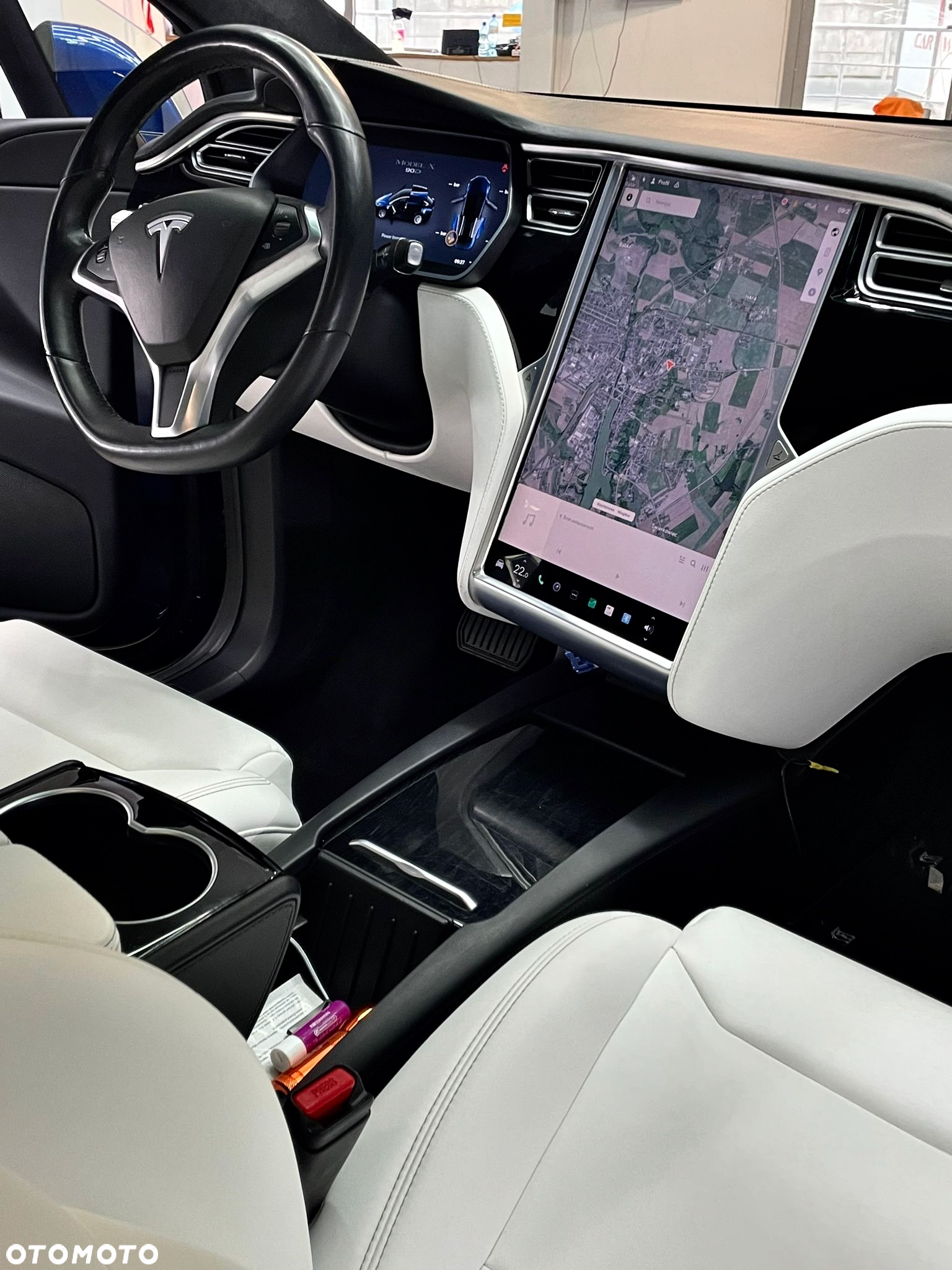 Tesla Model X - 12