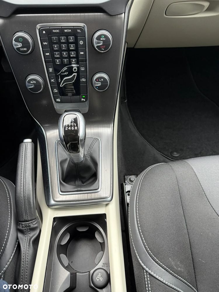 Volvo V40 D4 Drive-E Momentum - 20