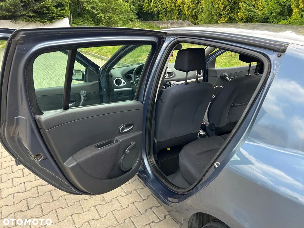 Renault Clio 1.2 16V Alize - 21