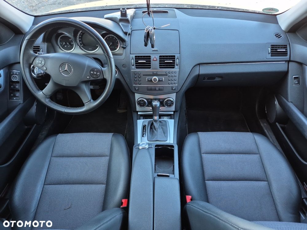 Mercedes-Benz Klasa C 250 CGI BlueEff Avantgarde - 24