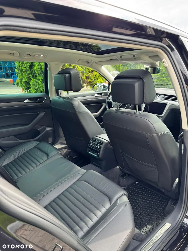 Volkswagen Passat Variant 2.0 TDI SCR 4Motion DSG Alltrack - 17