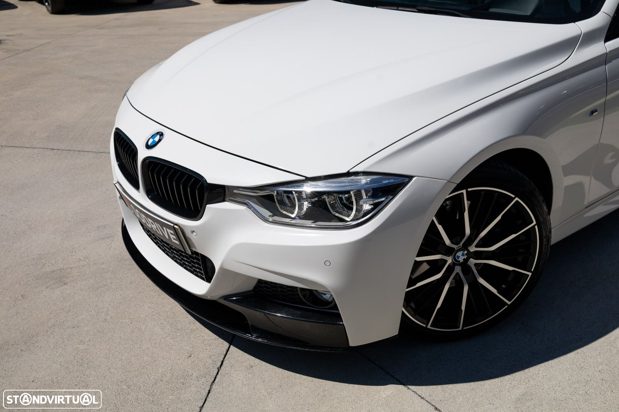 BMW 330 d Touring xDrive Pack M - 9