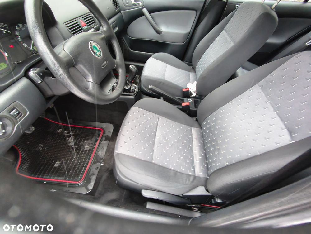 Skoda Octavia 1.6 Tour - 9