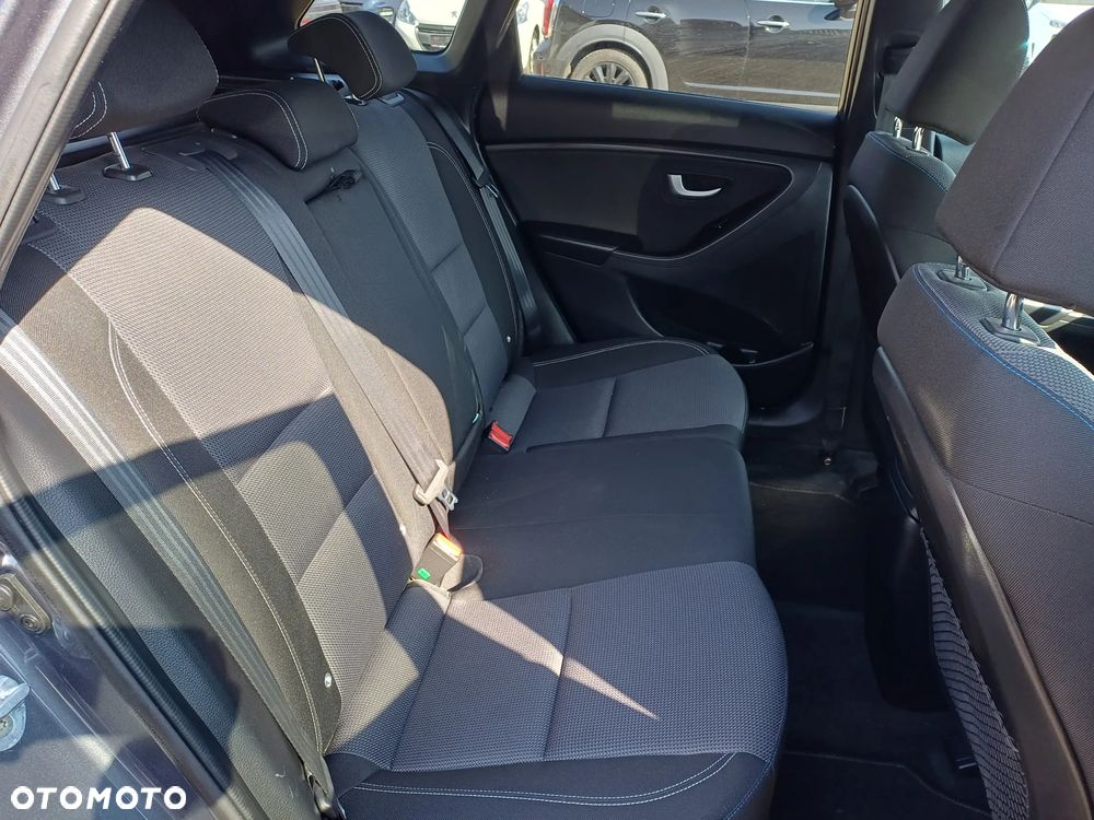 Hyundai i30 blue Kombi 1.6 GDi Passion - 14