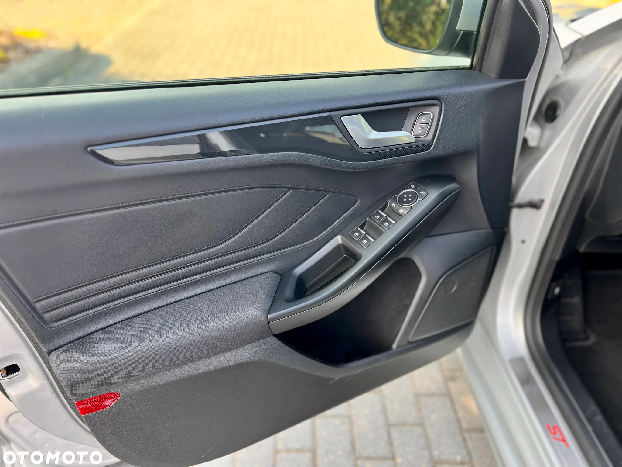 Ford Focus 1.0 EcoBoost Hybrid ST-LINE X - 29
