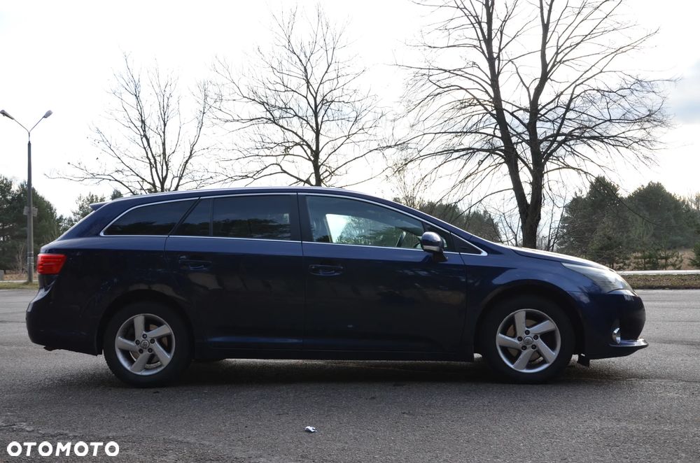 Toyota Avensis 2.0 D-4D Sol - 2