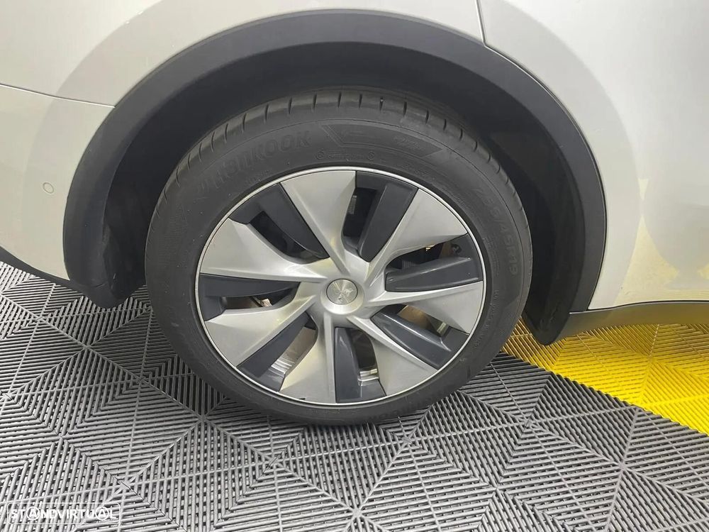 Tesla Model Y Long-Range RWD - 14
