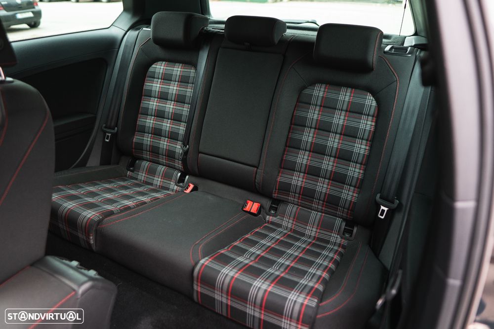 VW Golf 2.0 TSI GTI DSG Performance - 38