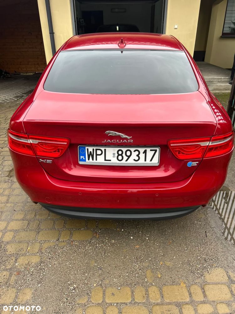 Jaguar XE 2.0 D Prestige - 8