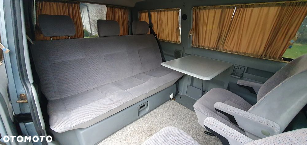 Volkswagen Transporter - 2