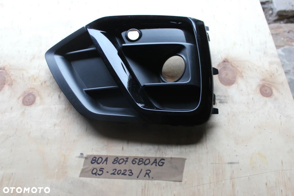 KRATKA ZDERZAKA PRAWA AUDI Q5 80A LIFT S LINE 80A807680AG 2023 - 2