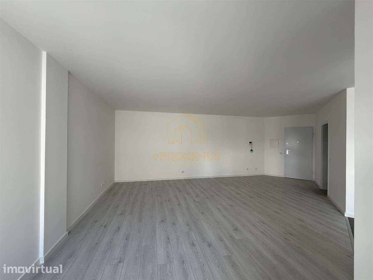 Apartamento T0 c/ parqueamento junto ao casino - Grande imagem: 5/15