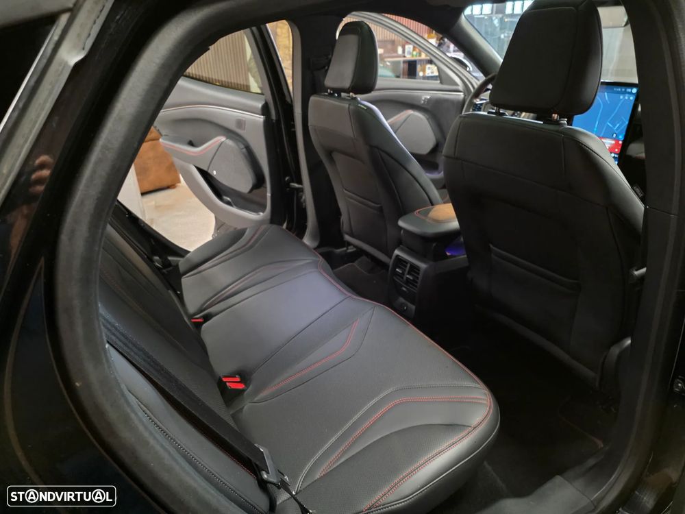 Ford Mustang Mach-E AWD PREMIUM - 36