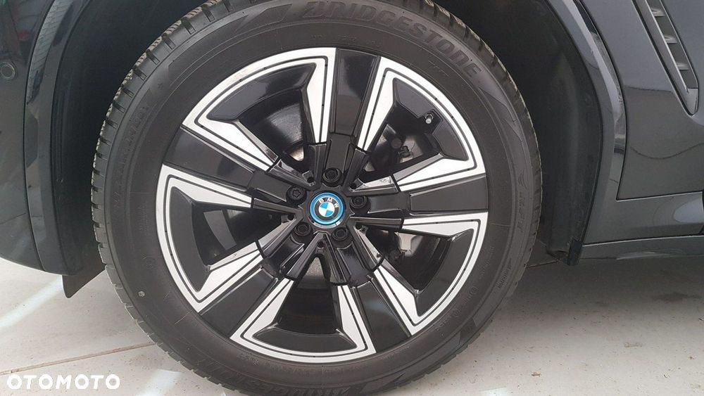 BMW iX3 - 9