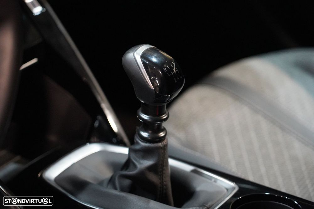 Peugeot 208 - 24