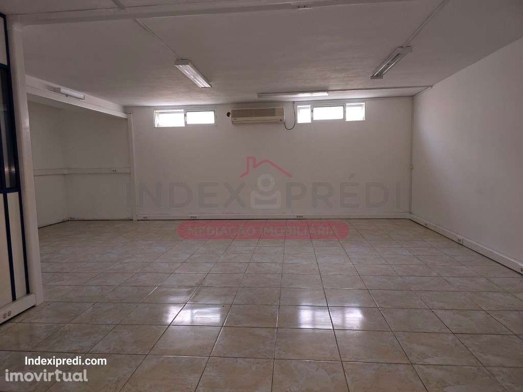 Investidores - Excelente loja com muita luz natural. - Arrendado - Grande imagem: 2/31