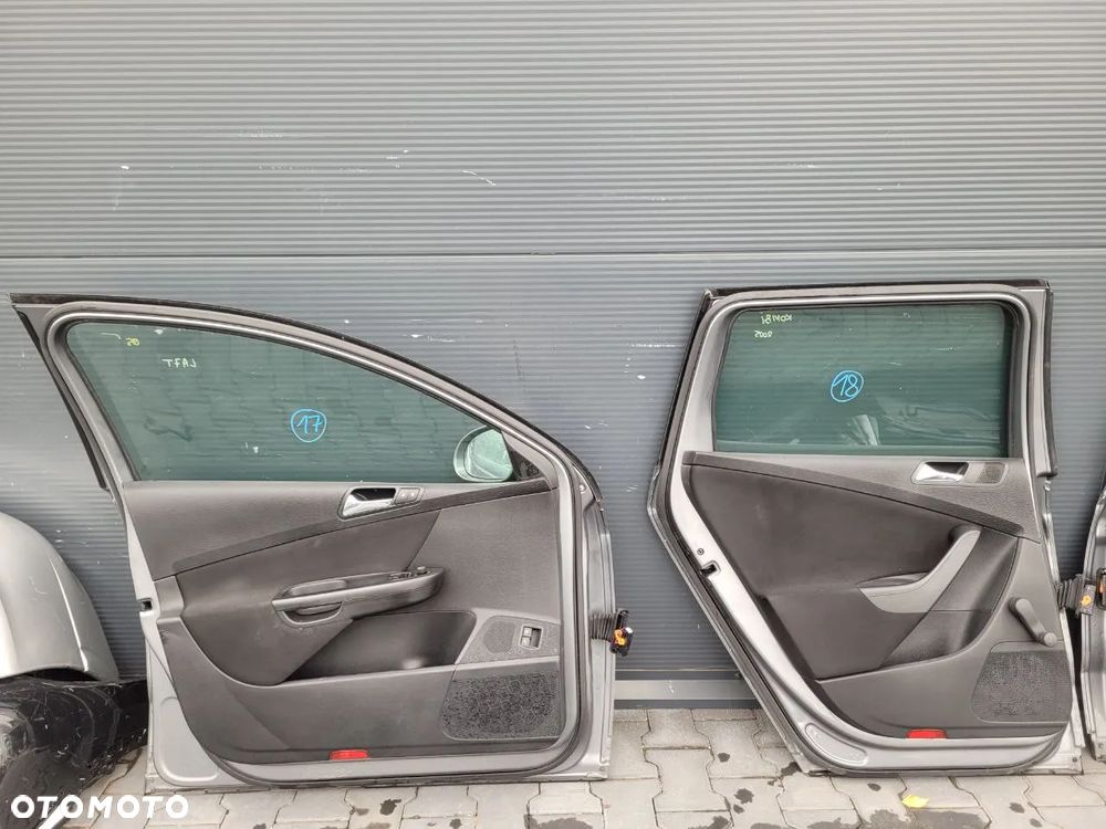 VW PASSAT B6 DRZWI / KLAPA BAGAŻNIKA / BŁOTNIK / MASKA / DESKA ROZDZIELCZA BIAŁE / CZARNE - 30