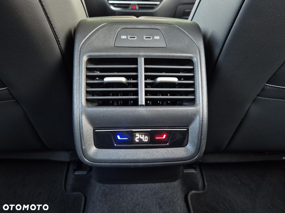 Volkswagen Passat Variant 2.0 TDI EVO Elegance DSG - 19