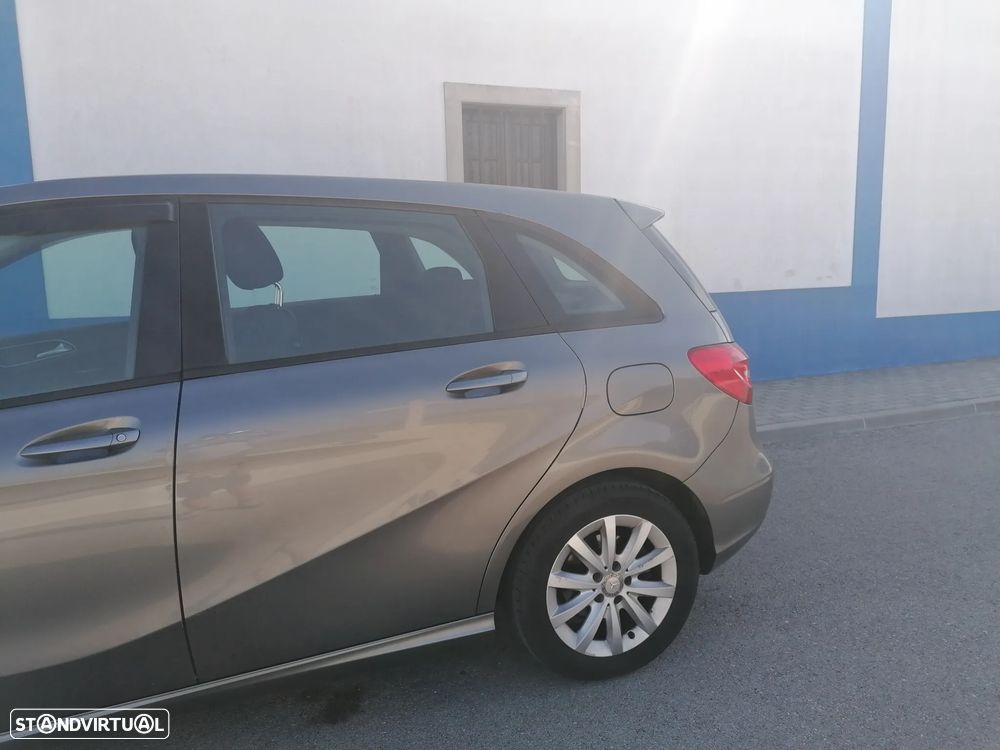 Mercedes-Benz B 180 CDI (BlueEFFICIENCY) - 17